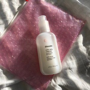 GLOSSIER Milk Jelly Cleanser + pink pouch